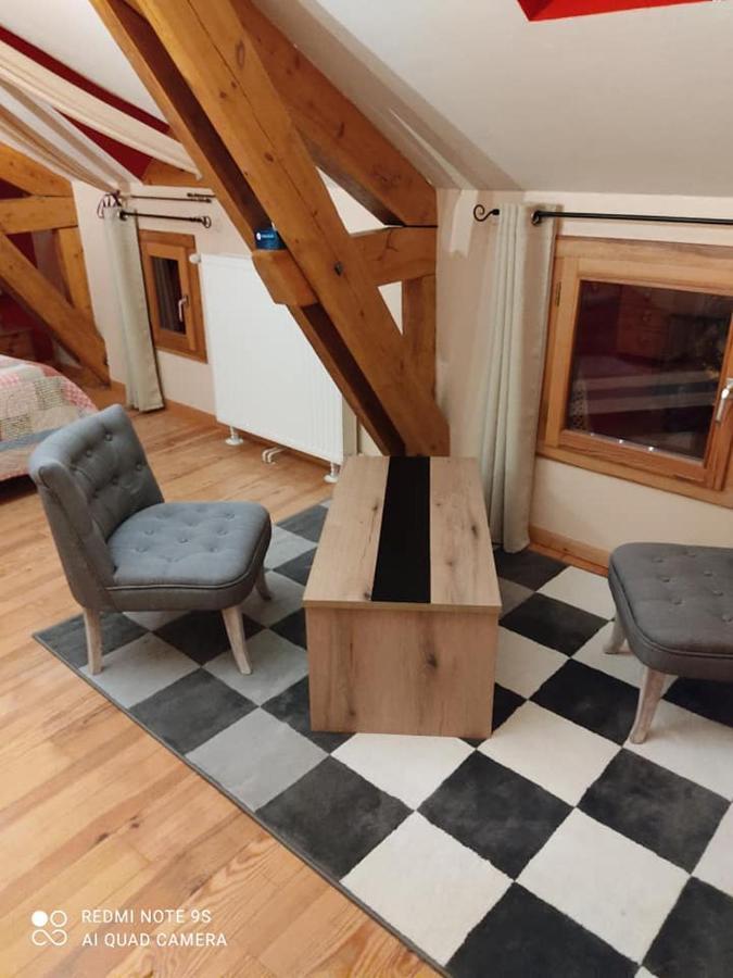 La Pierre Trouee Chambre D'Hotes Châteauneuf-de-Randon Exteriör bild