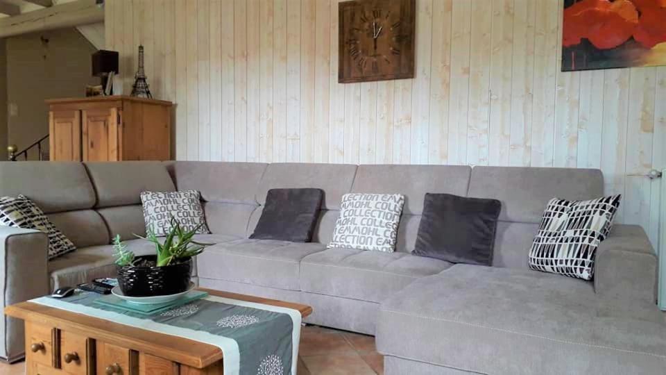 La Pierre Trouee Chambre D'Hotes Châteauneuf-de-Randon Exteriör bild