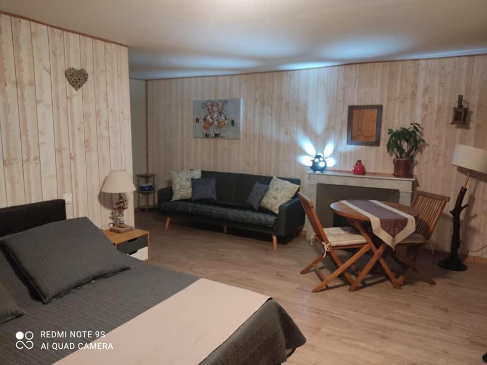 La Pierre Trouee Chambre D'Hotes Châteauneuf-de-Randon Exteriör bild