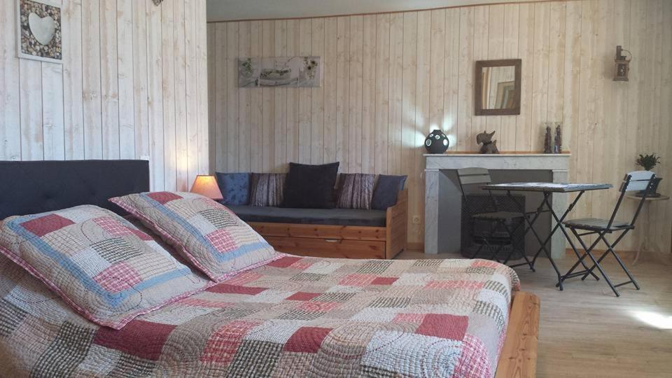La Pierre Trouee Chambre D'Hotes Châteauneuf-de-Randon Exteriör bild