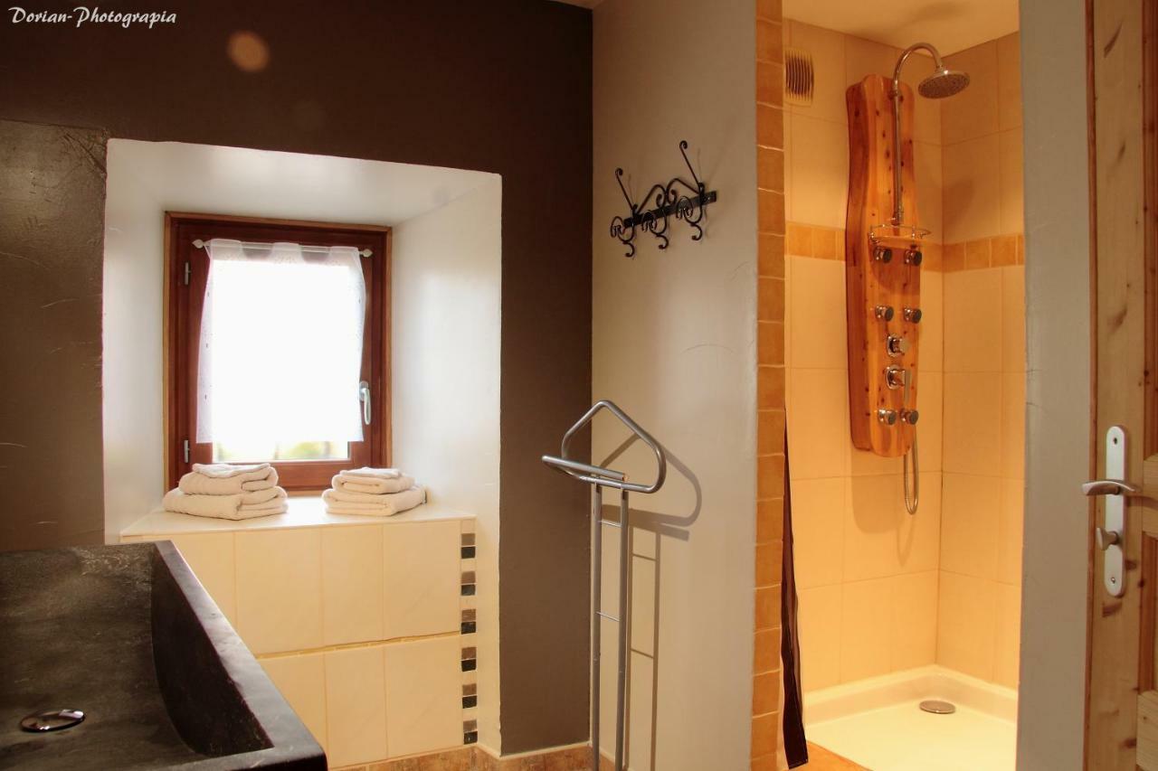 La Pierre Trouee Chambre D'Hotes Châteauneuf-de-Randon Exteriör bild