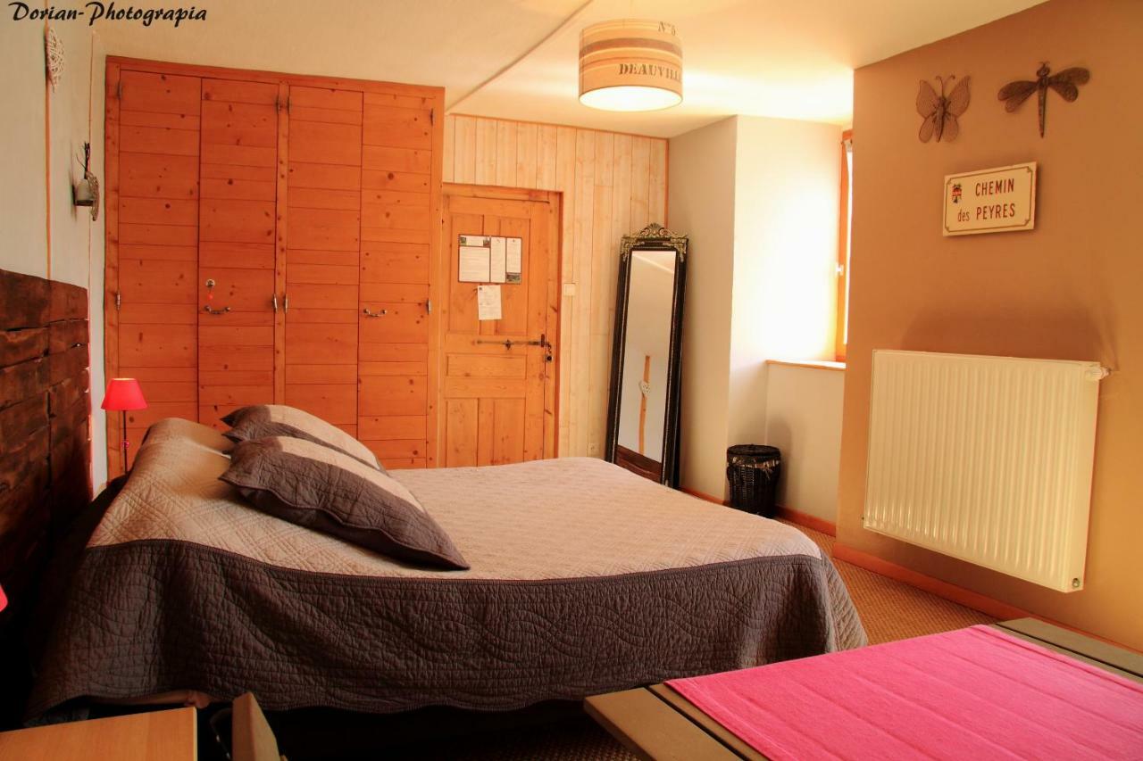 La Pierre Trouee Chambre D'Hotes Châteauneuf-de-Randon Exteriör bild