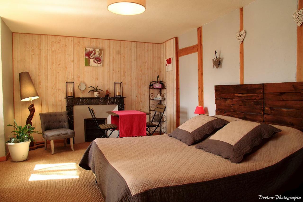 La Pierre Trouee Chambre D'Hotes Châteauneuf-de-Randon Exteriör bild